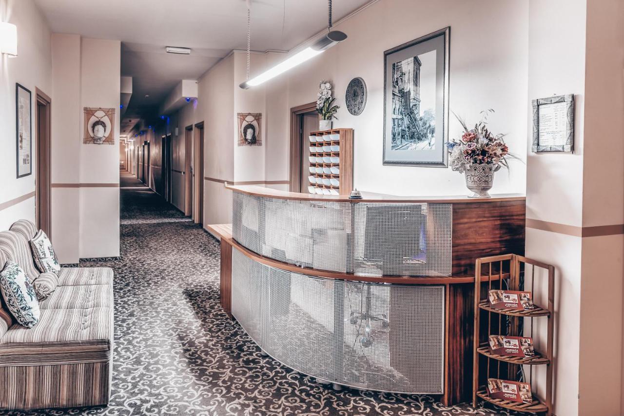 Pervaza Hotel ปาเนเวชิส ภายนอก รูปภาพ
