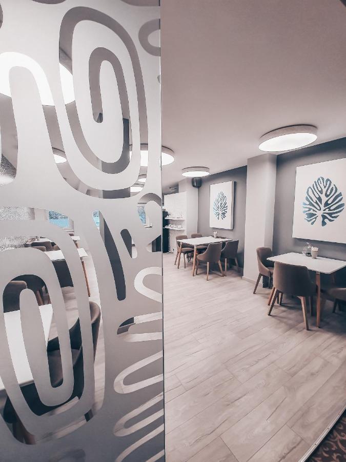 Pervaza Hotel ปาเนเวชิส ภายนอก รูปภาพ