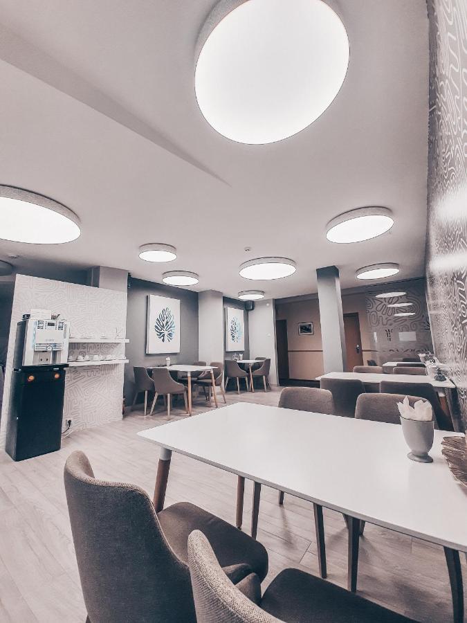 Pervaza Hotel ปาเนเวชิส ภายนอก รูปภาพ