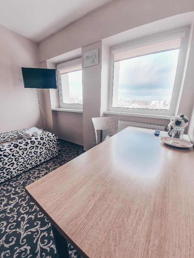 Pervaza Hotel ปาเนเวชิส ภายนอก รูปภาพ