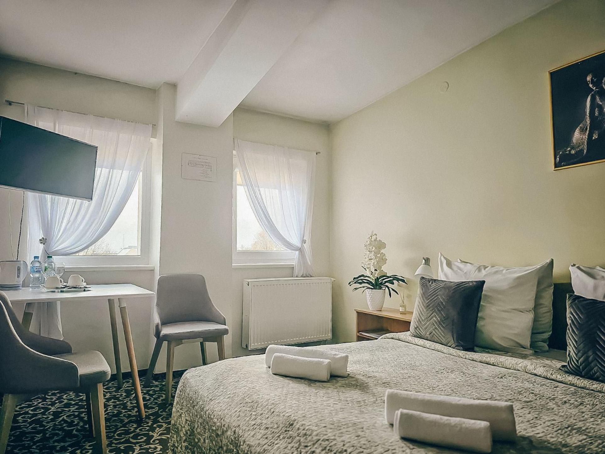 Pervaza Hotel ปาเนเวชิส ภายนอก รูปภาพ